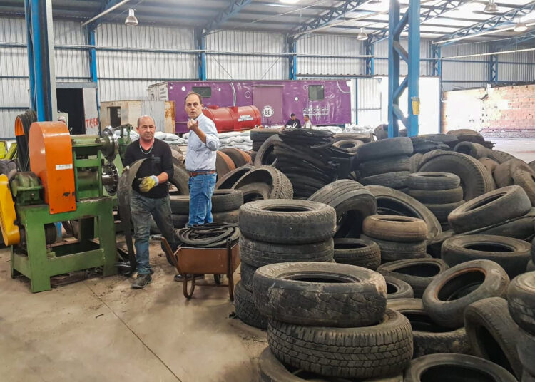 Iriondo Recicla: Rasetto entregó el primer camión de neumáticos para su reciclado.