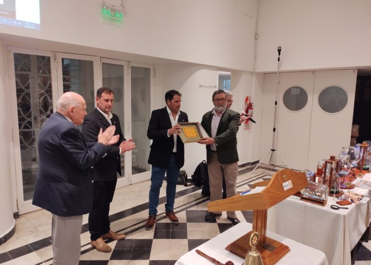 Rotary Club Cañada de Gómez entregó la Distinción Rueda de Oro 2022 al Dr. Roberto Scheitlin