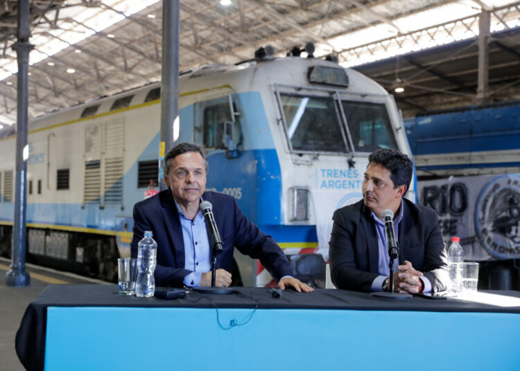 Después de 45 años, un tren de pasajeros vuelve a unir Rosario con Cañada de Gómez
