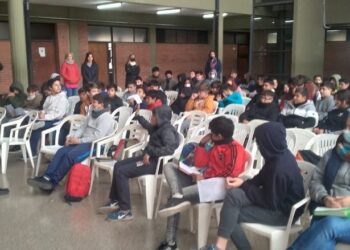 Charla sobre bullying y construcción de relaciones saludables