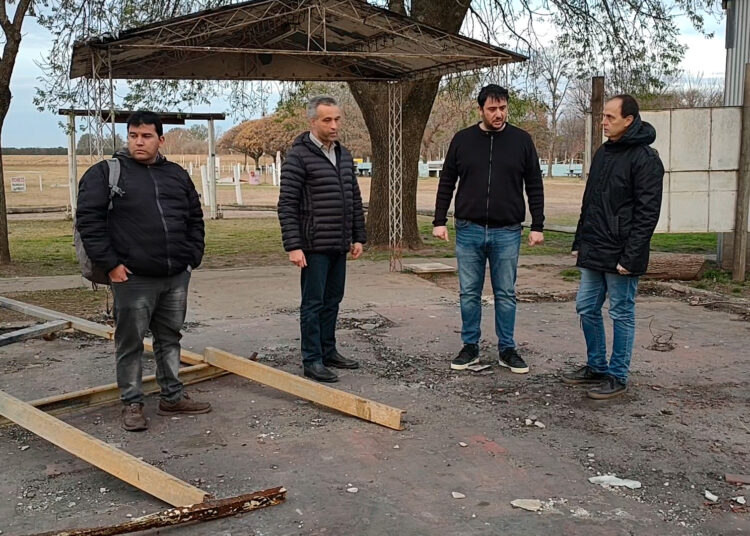 Comienza la reconstrucción de la barraca del Aero Club