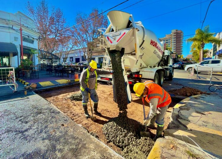 La municipalidad Cañada de Gomez realiza trabajos de bacheo en la ciudad