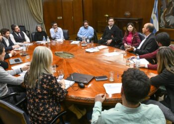 Batakis designó a su equipo y mantuvo su primera reunión de gabinete