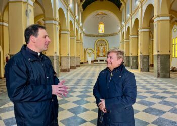 Clerici también recorrió los trabajos de restauración de la Parroquia San Pedro de Cañada de Gómez