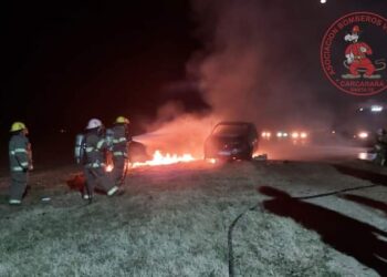 Incendio de un vehículo en el km 334 de Aupista Rosario-Córdoba