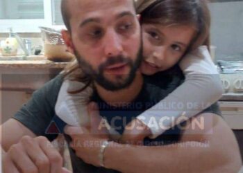 Solicitan colaboración para dar con el paradero de un hombre de 35 años y su hija menor de edad oriundos de Carcarañá