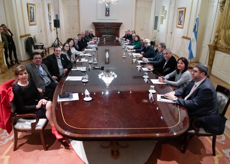 Casa Rosada: Manzur encabezó una nueva reunión de Gabinete