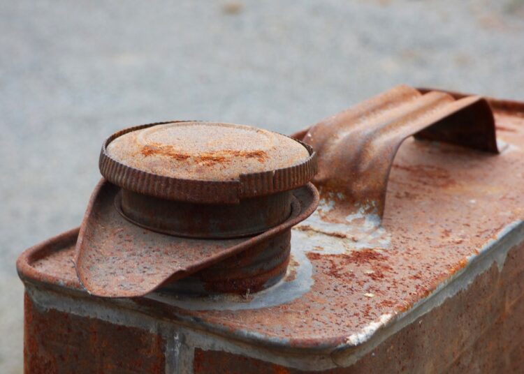 Un hombre fue aprendido cuando intentaba robar combustible de un camión
