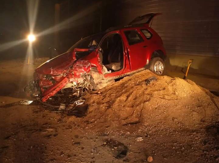 Conductora pierde el control de su auto ingresando a la planta de acopio de AFA impactando contra un silo