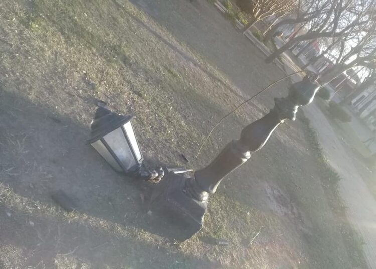 La comuna de Bustinza emitió un comunicado por los actos de vandalismo en la Plaza Brigadier Estanislao López