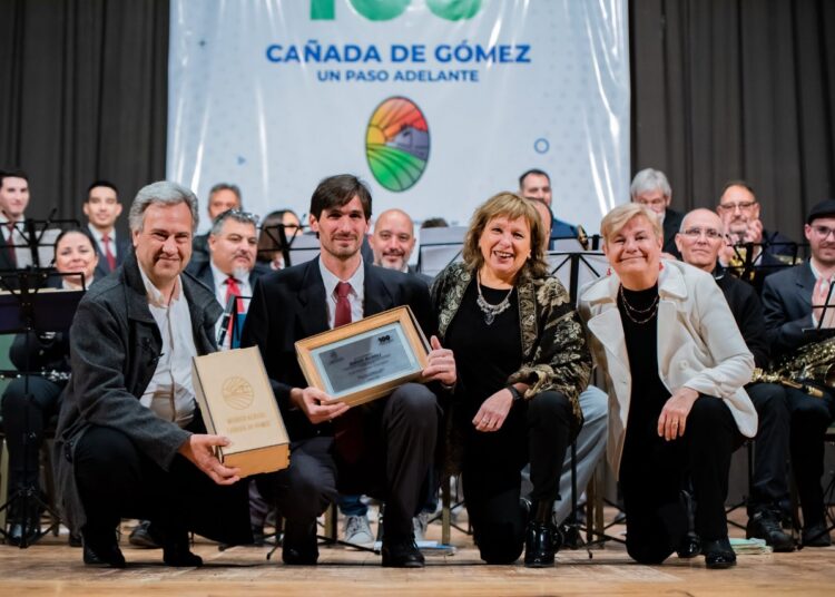 La Escuela de Música y Banda Municipal de Cañada de Gómez celebró sus 75 años