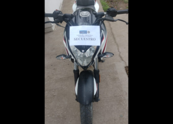 Detienen a una mujer involucrada en hurto de una motocicleta