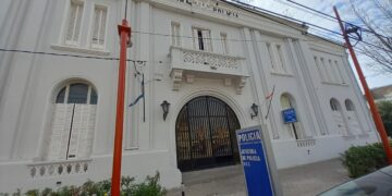 Hurtaron desde el interior de un automóvil un maletín y dinero