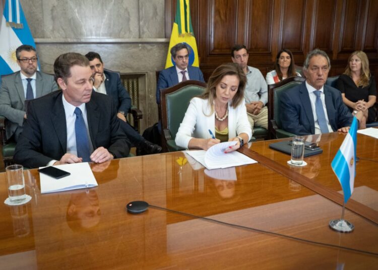 Argentina y Brasil firmaron un Memorando para el intercambio de energía