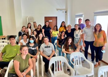 La Municipalidad entregó las últimas becas del año a jóvenes que cursan carreras terciarias y universitarias