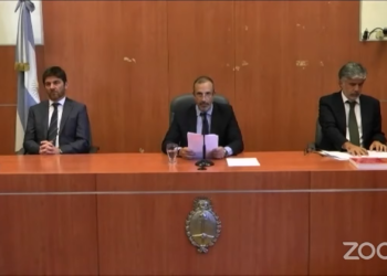 Condenaron a Cristina Fernández de Kirchner a  6 años de prisión e inhabilitación perpetua para ejercer cargos públicos por administración fraudulenta en perjuicio de la administración pública