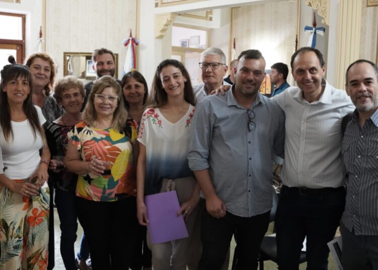 Rasetto presentó el concurso para diseñar los emblemas de Iriondo