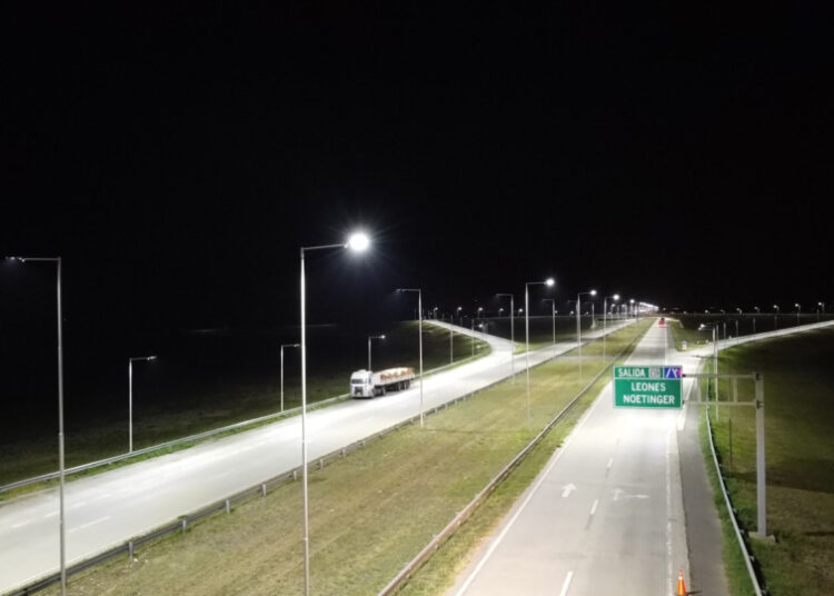 Con 2246 nuevas lámparas instaladas, avanza la iluminación LED en la autopista Rosario-Córdoba