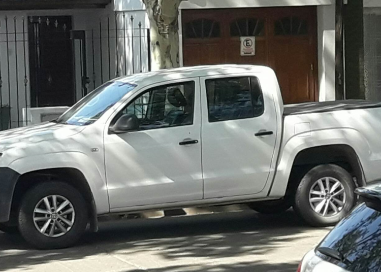 Clerici y sus funcionarios obstruyeron durante horas un garage privado al asistir a la presentación de un nuevo camión de Aguas Santafesinas