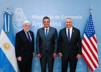 Sergio Massa se reunió con el asesor especial de Biden para las Américas, Christopher Dodd, para promover políticas de cooperación económica