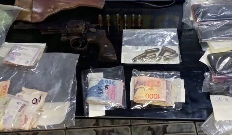 Efectúan 7 allanamientos en Rosario y detienen a 7 personas