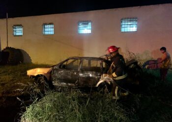 Incendio de vehículo que se encontraba estacionado