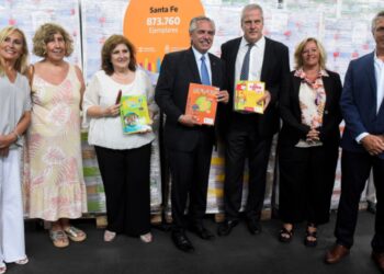 Adriana Cantero visitó junto al Alberto Fernández el centro que distribuirá más de 11 millones de libros a estudiantes de escuelas primarias