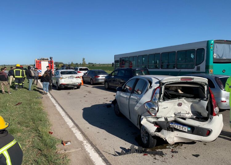 Múltiples choques de automóviles sobre la autopista Rosario/Córdoba a la altura de Cañada de Gómez