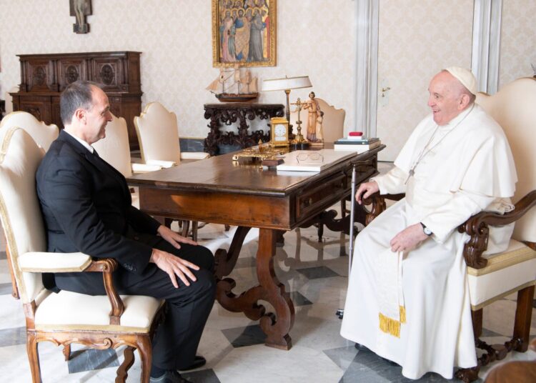 Rasetto mantuvo una audiencia privada con el Papa Francisco en el Vaticano