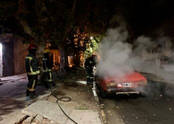 Cañada de Gómez: Salida de bomberos durante esta madrugada por el incendio de dos automóviles