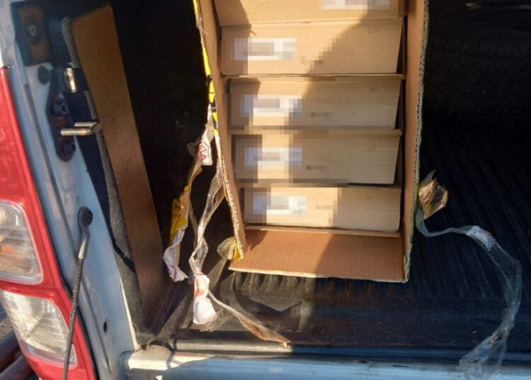 Trasladaba ilegalmente cinco escopetas en la caja de su camioneta