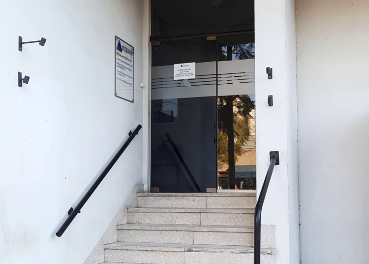 Imputaron a una mujer por haber utilizado un DNI ajeno para ingresar a la cárcel de Las Flores a visitar a un detenido