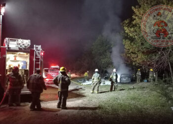 Incendio de un vehículo en el Barrio Residencial de Correa