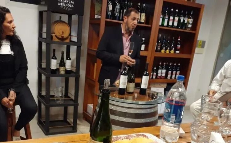 Inolvidable noche de degustación de Bodega Altus en Vinicius Vinoteca de Cañada de Gómez