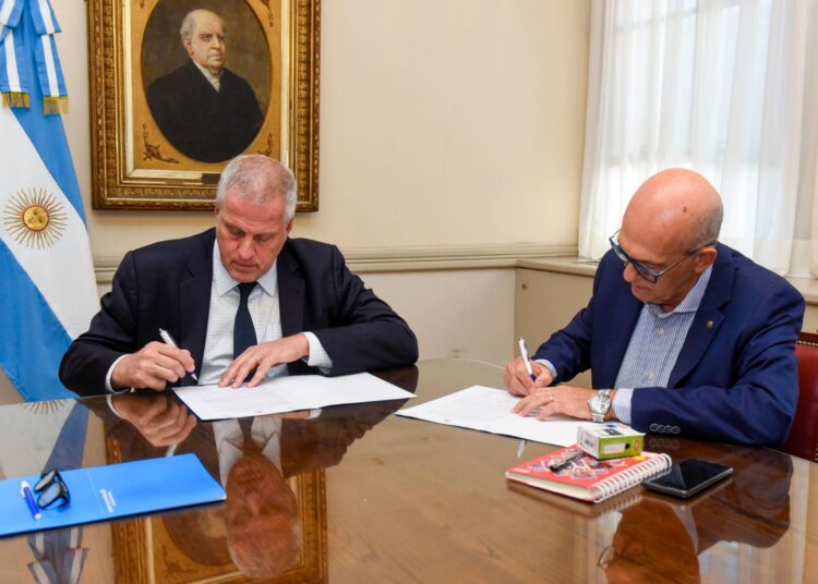 Perczyk anunció que todas las escuelas primarias de Santa Fe incorporan una hora más de clase por día