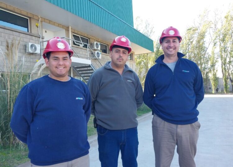 Reconocimiento a Luis Villalobos, Lucas Acosta y Exequiel Broinz que asumieron nuevos cargos como Bomberos Voluntarios de Cañada de Gómez