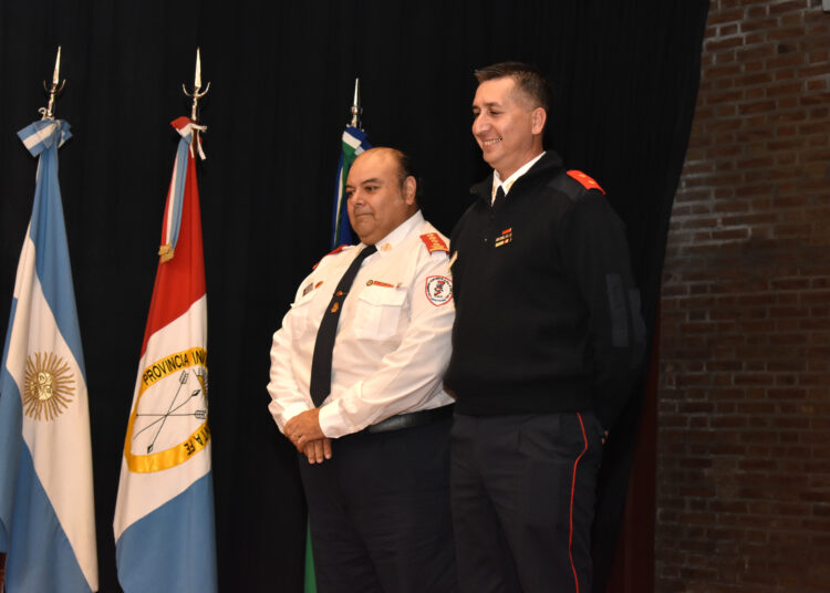 Se oficializó la posesión del cargo de las nuevas autoridades de Bomberos Voluntarios  de Cañada de Gómez