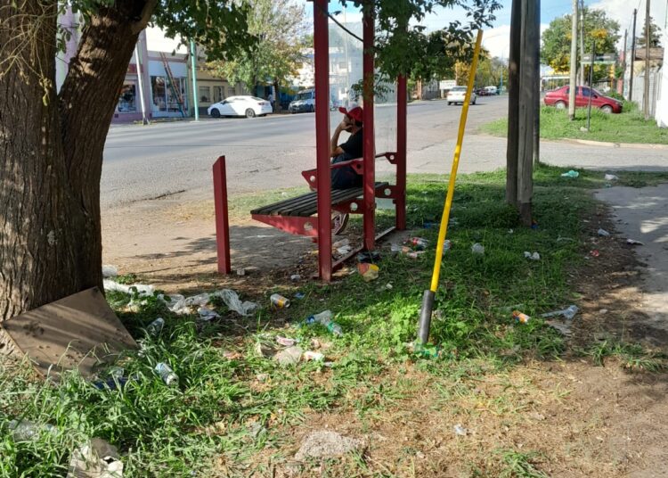 Chale: “Es inconcebible que la parada de colectivos de Ruta 9 y Sarmiento esté totalmente abandonada”