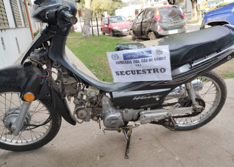 Hallaron una moto abandonada en el camino rural hacia La Trojas