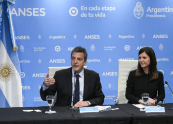 Raverta y Massa anunciaron nuevos créditos de hasta 400 mil pesos para jubilados y pensionados