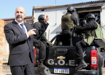 El gobierno santafesino compró 250 escopetas y 147 cascos balísticos para el personal policial