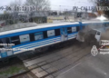 Un camionero fue embestido por una formación del tren Roca por cruzar irresponsablemente cuando las barreras estaban bajas