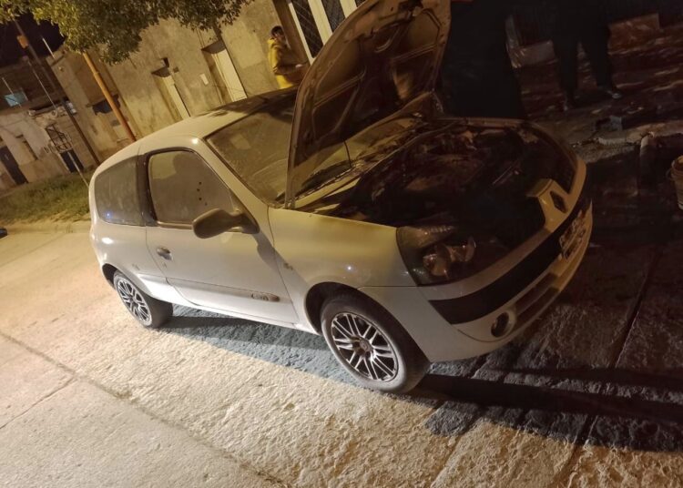 Cañada de Gómez: Bomberos acudieron al principio de incendio de un vehículo