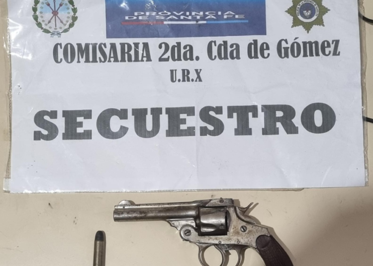 Allanamientos en dos domicilios de Cañada de Gómez por caso de amenaza calificada y tenencia de arma de fuego