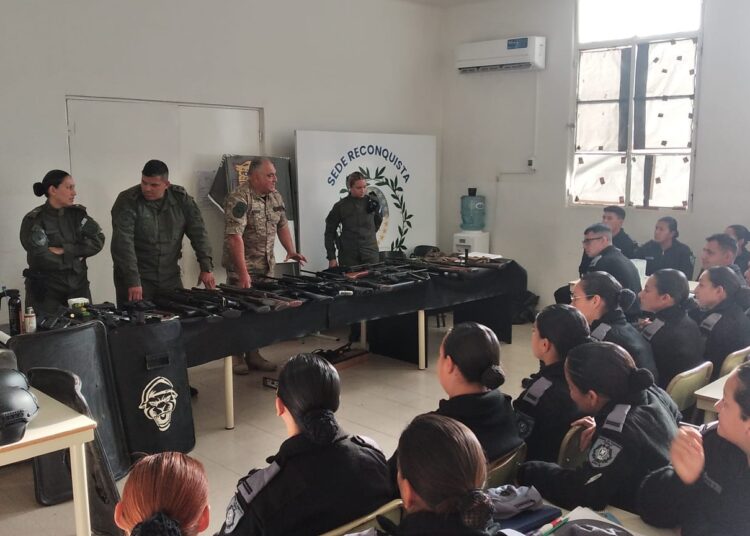 Así fue la jornada de exhibición de armas de fuego, cartuchería anti tumulto, y equipos tácticos empleados por la Policía de la Provincia de Santa Fe