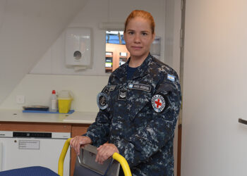 Ser enfermera en la Armada: un trabajo dedicado a ayudar, educar y a fomentar la salud en el ámbito naval