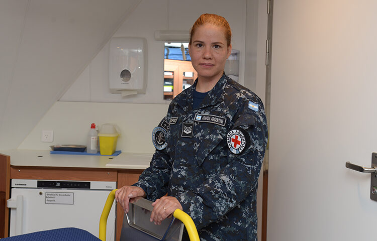 Ser enfermera en la Armada: un trabajo dedicado a ayudar, educar y a fomentar la salud en el ámbito naval