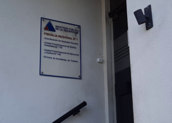 Santa Fe: Investigan a dos policías por utilizar gas pimienta en perjuicio de un hombre y de su hijo menor de edad a los que les ordenaron caminar por barro