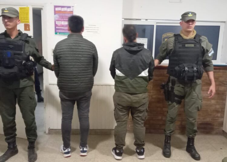 Detienen a dos personas que viajaban con un arma de fuego a la altura del Peaje “Carcarañá”