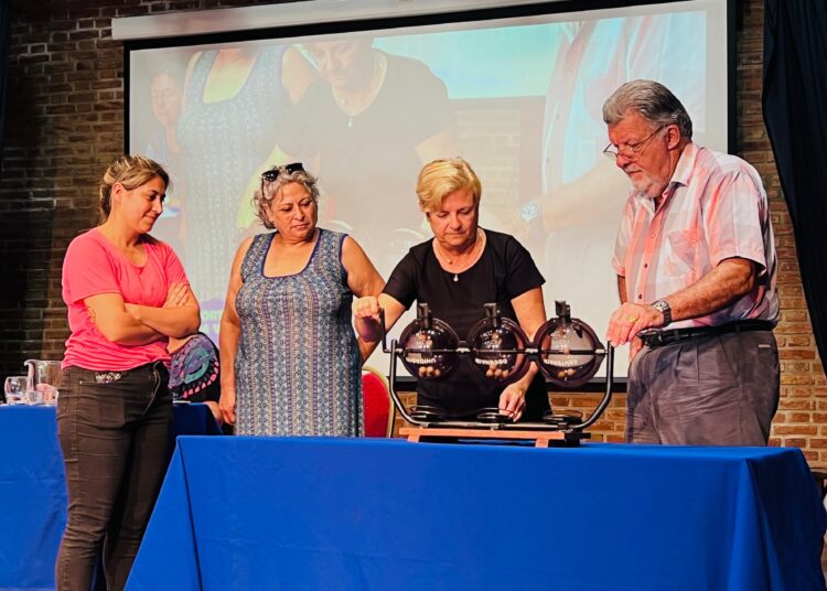 La Municipalidad realizó sorteo de las «24 viviendas»